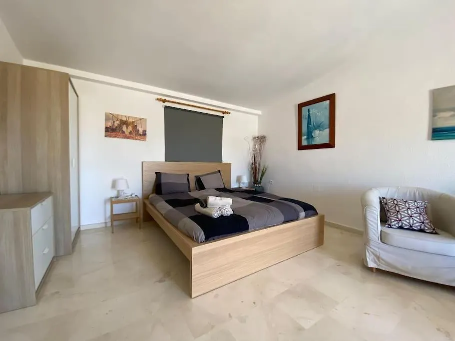 3 Bedroom Penthouse Close By Parque De La Paloma بينالماذينا
