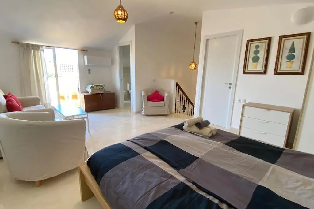 3 Bedroom Penthouse Close By Parque De La Paloma بينالماذينا 0*,
